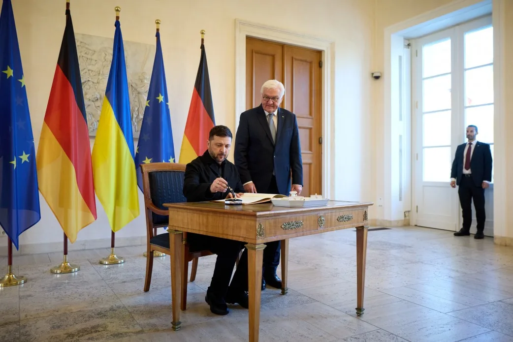 Zelenski Berlin’de Diplomasi Trafiğini Sürdürdü
