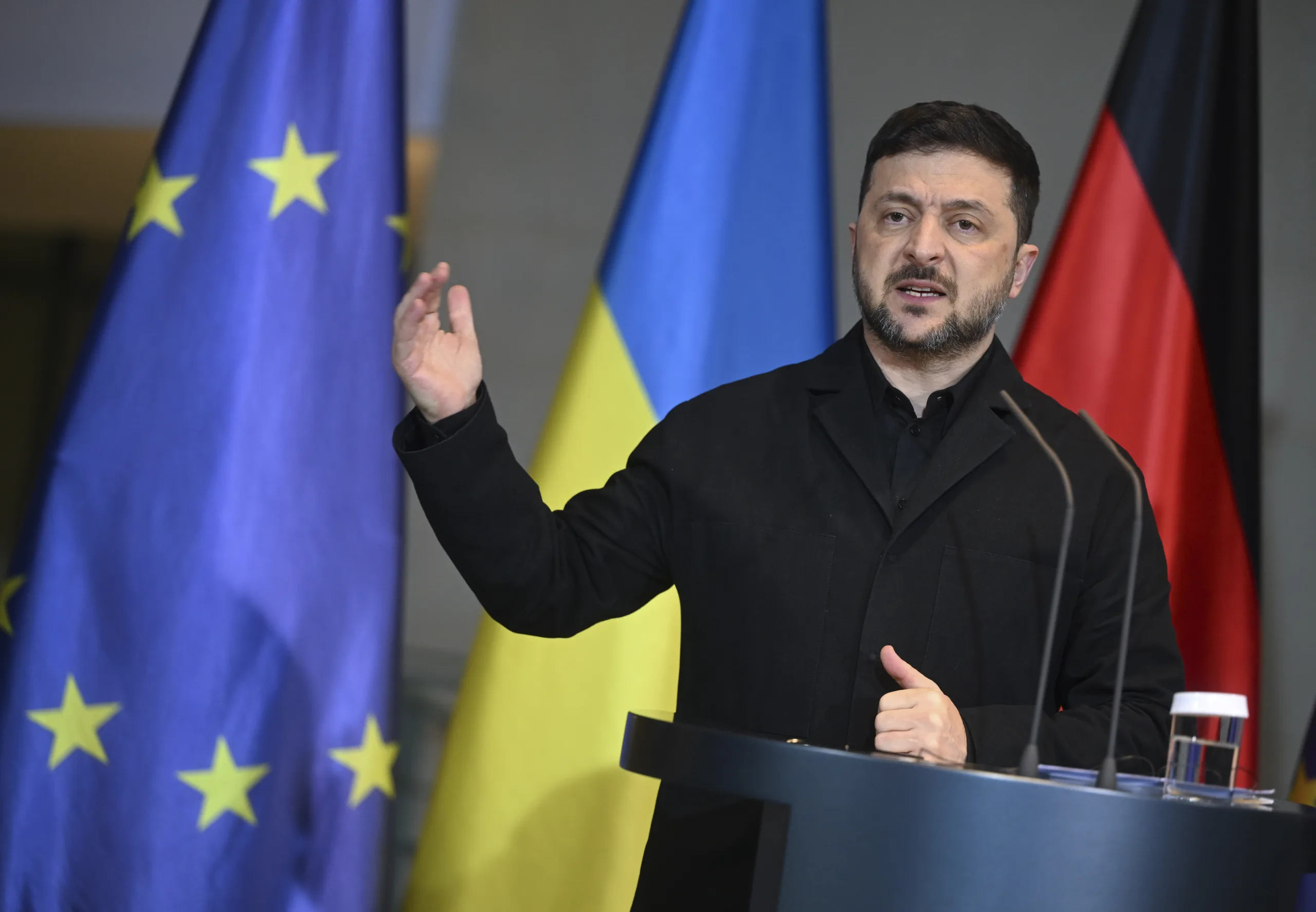 Zelenski Berlin’de Diplomasi Trafiğini Sürdürdü