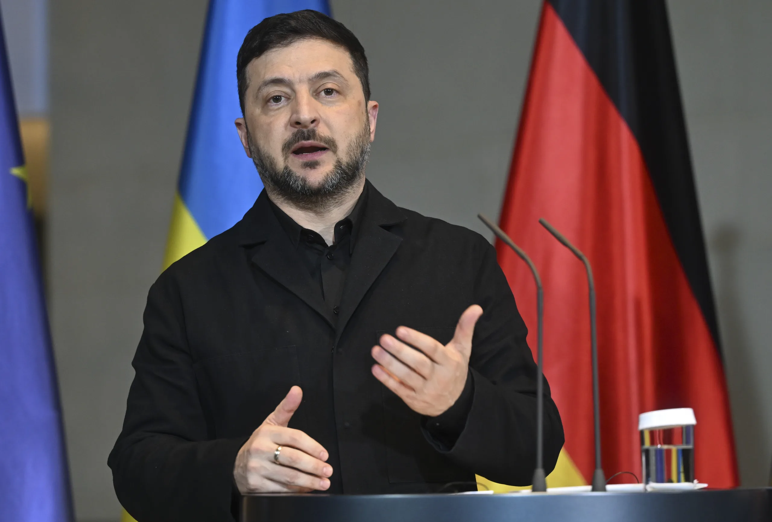 Zelenski Berlin’de Diplomasi Trafiğini Sürdürdü