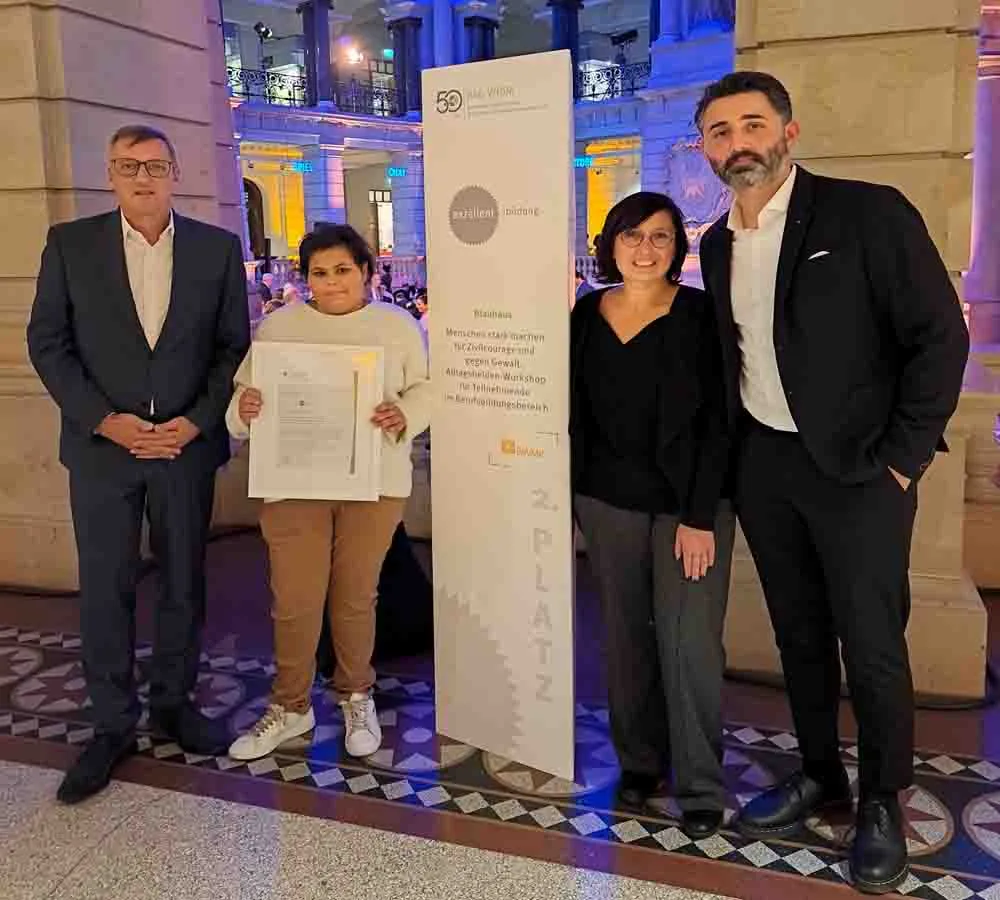 Exzellent: Bildung 2025 Ödülü – Tuğçe Albayrak e. V. ve BWMK’nın Zivilcourage Atölyesine İkincilik