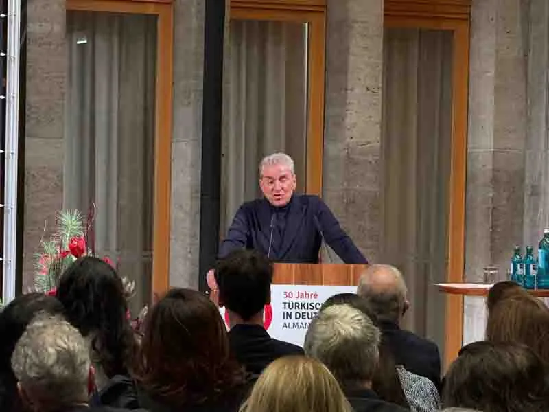Almanya Türk Toplumu Berlin’de 30. Yıl Coşkusunu Kutladı