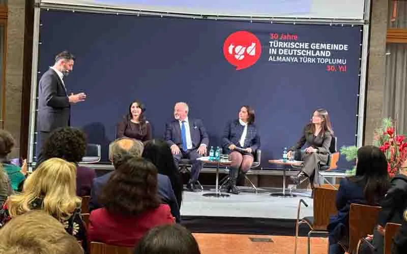 Almanya Türk Toplumu Berlin’de 30. Yıl Coşkusunu Kutladı