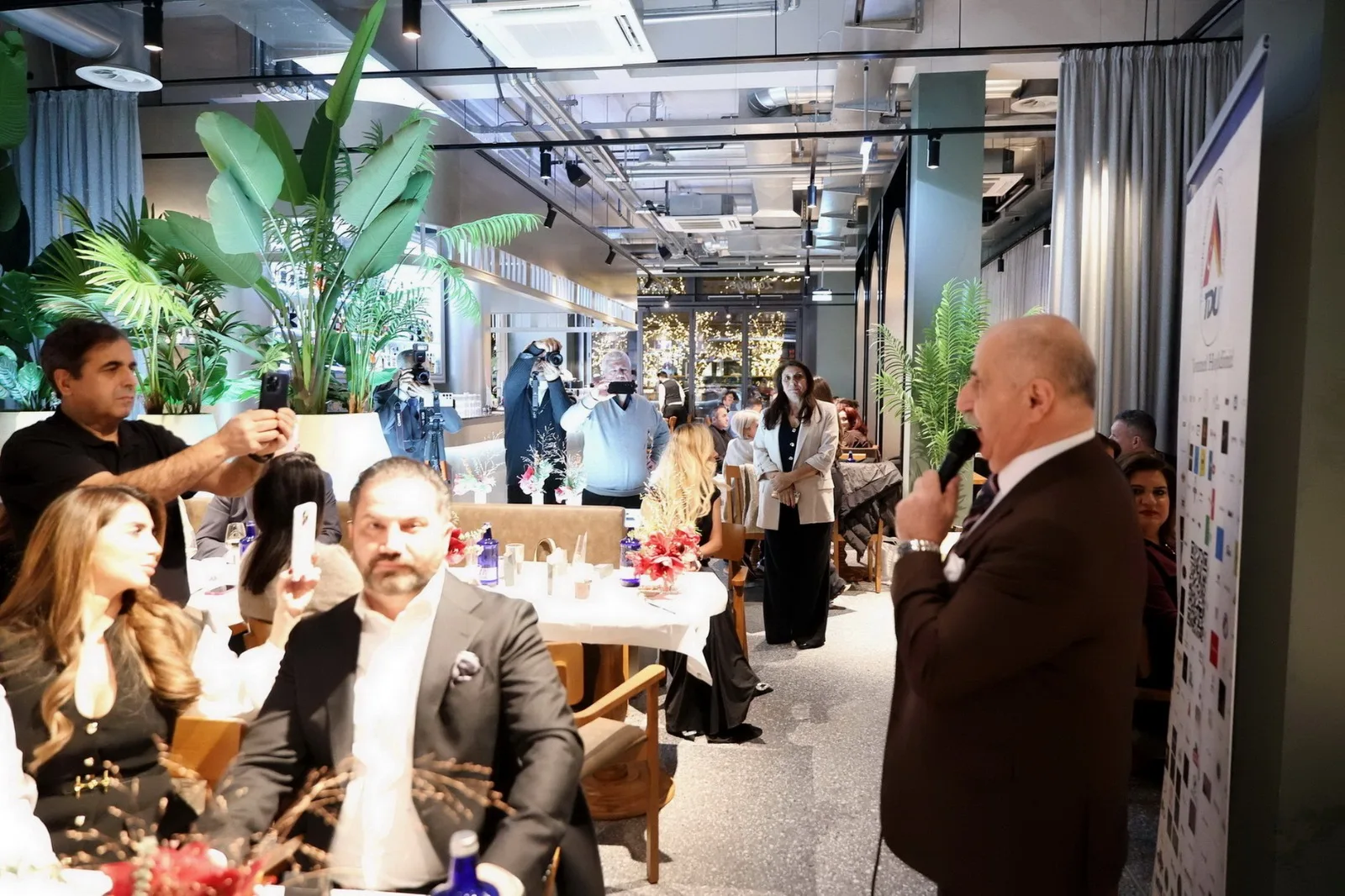 TDU’dan Berlin’de Başarılı Noel Yemeği Organizasyonu