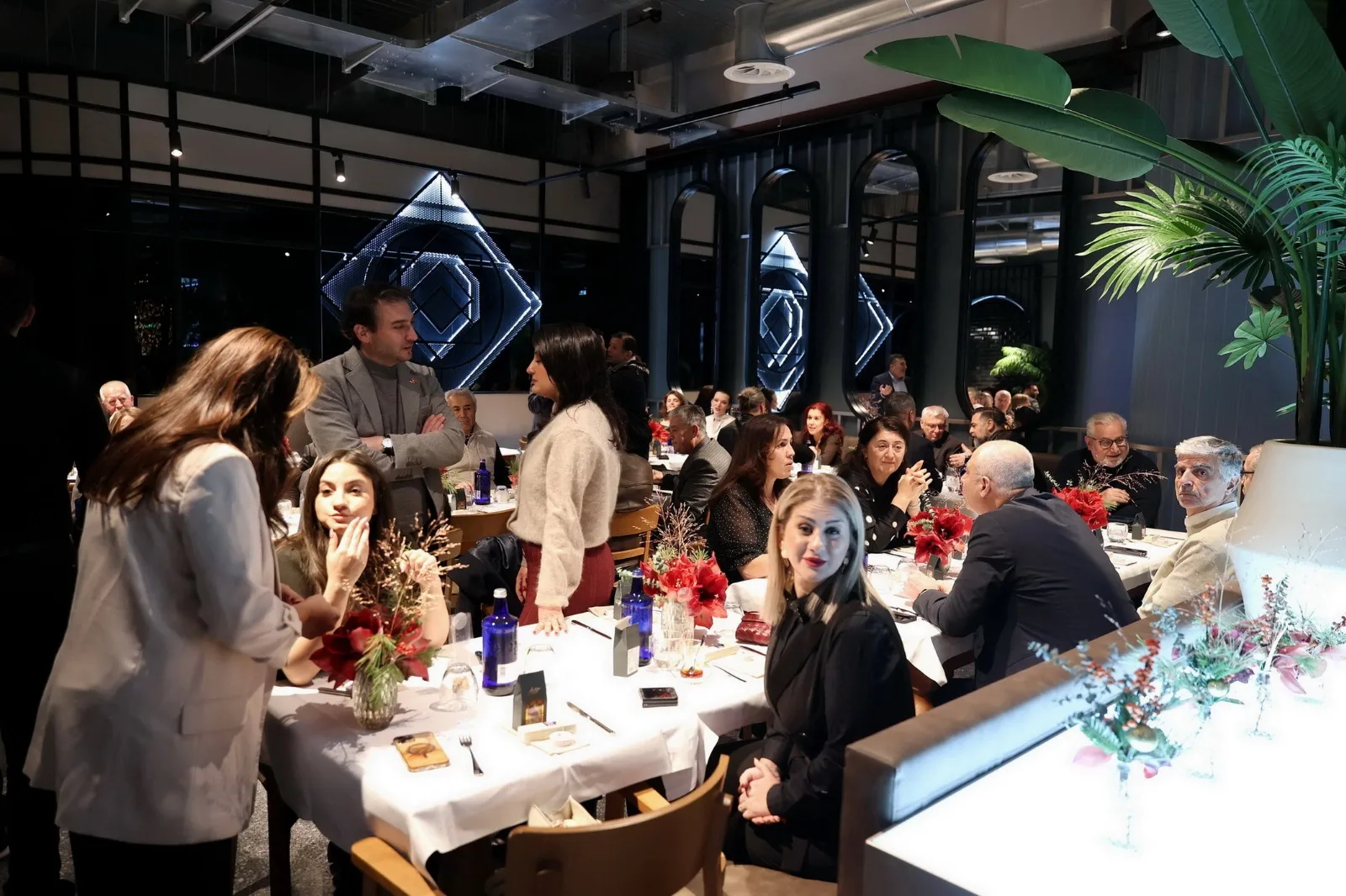 TDU’dan Berlin’de Başarılı Noel Yemeği Organizasyonu