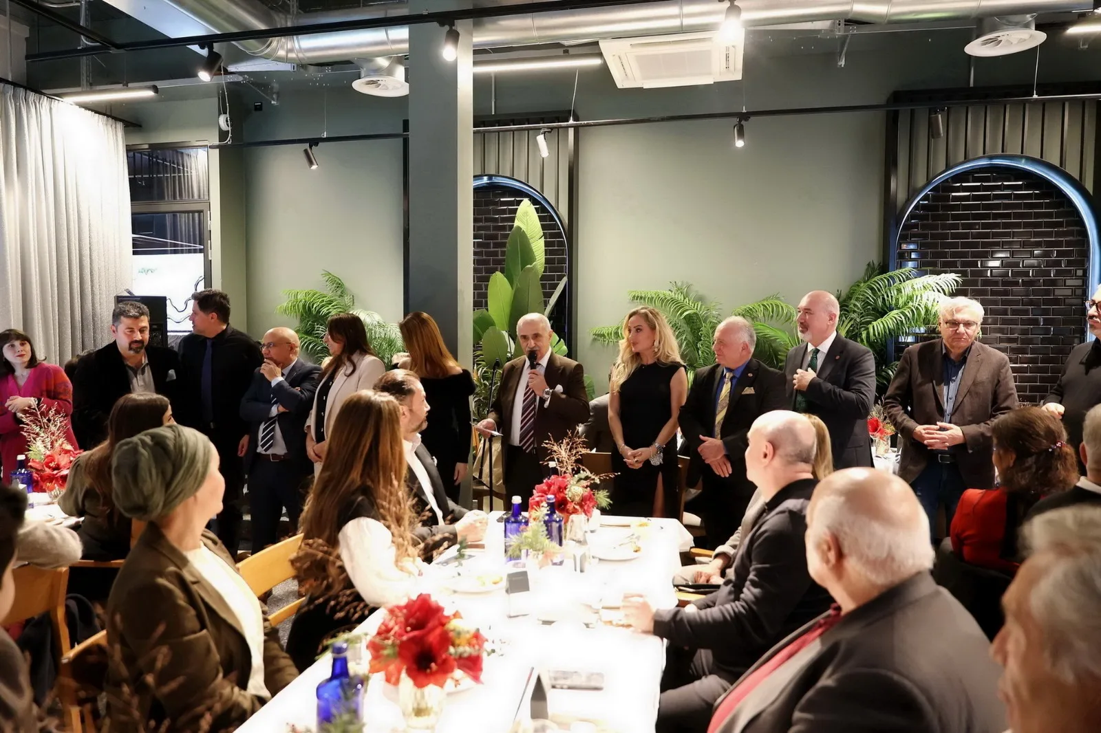 TDU’dan Berlin’de Başarılı Noel Yemeği Organizasyonu