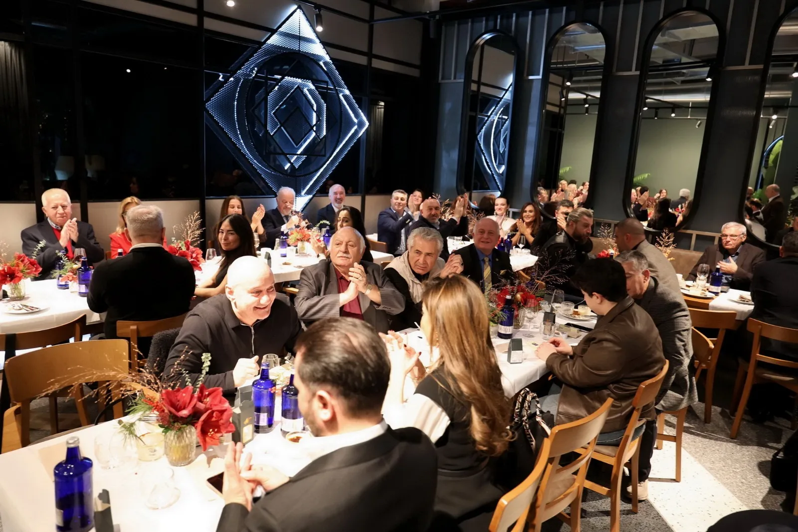 TDU’dan Berlin’de Başarılı Noel Yemeği Organizasyonu