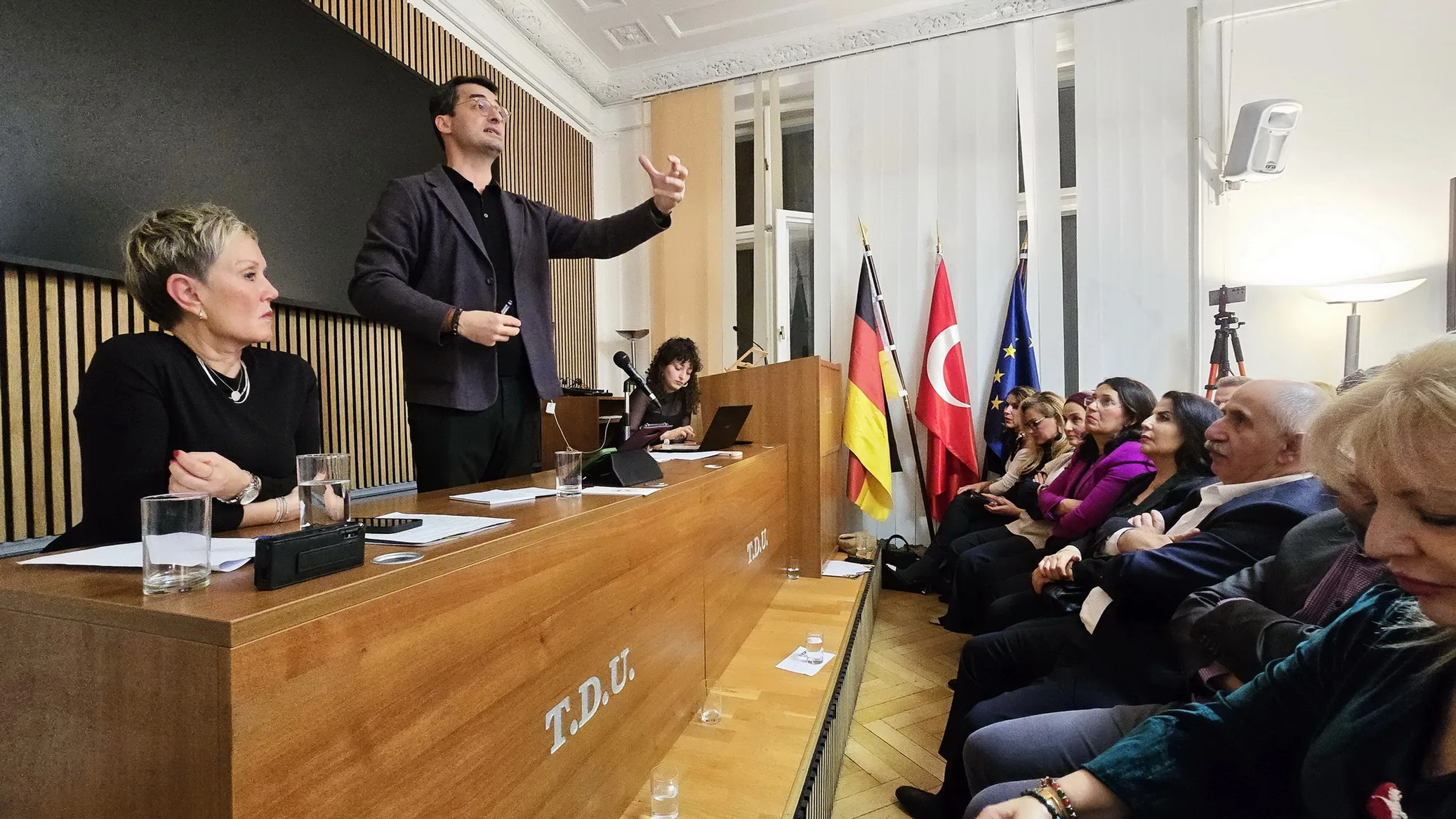"Türkiye’de İfade Özgürlüğü ve Kadın Hakları Diplerde"