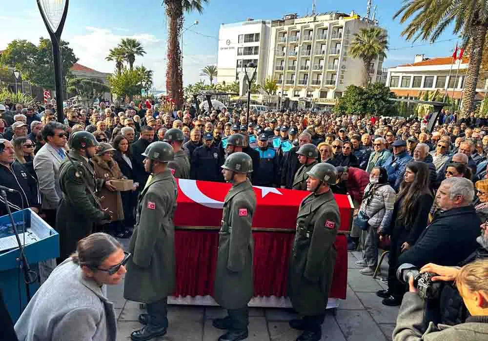 Çeşme’yi 20 Yıl Yöneten Başkan Ahmet Faik Tütüncüoğlu Son Yolculuğuna Uğurlandı