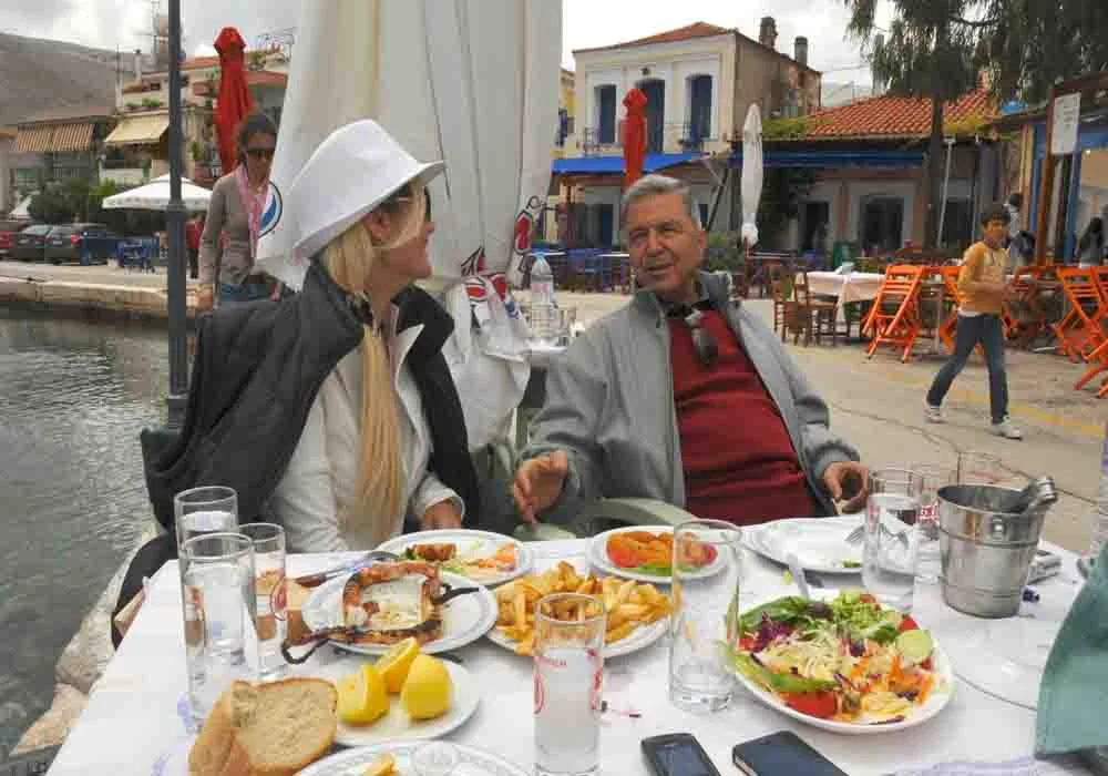 Çeşme’yi 20 Yıl Yöneten Başkan Ahmet Faik Tütüncüoğlu Son Yolculuğuna Uğurlandı