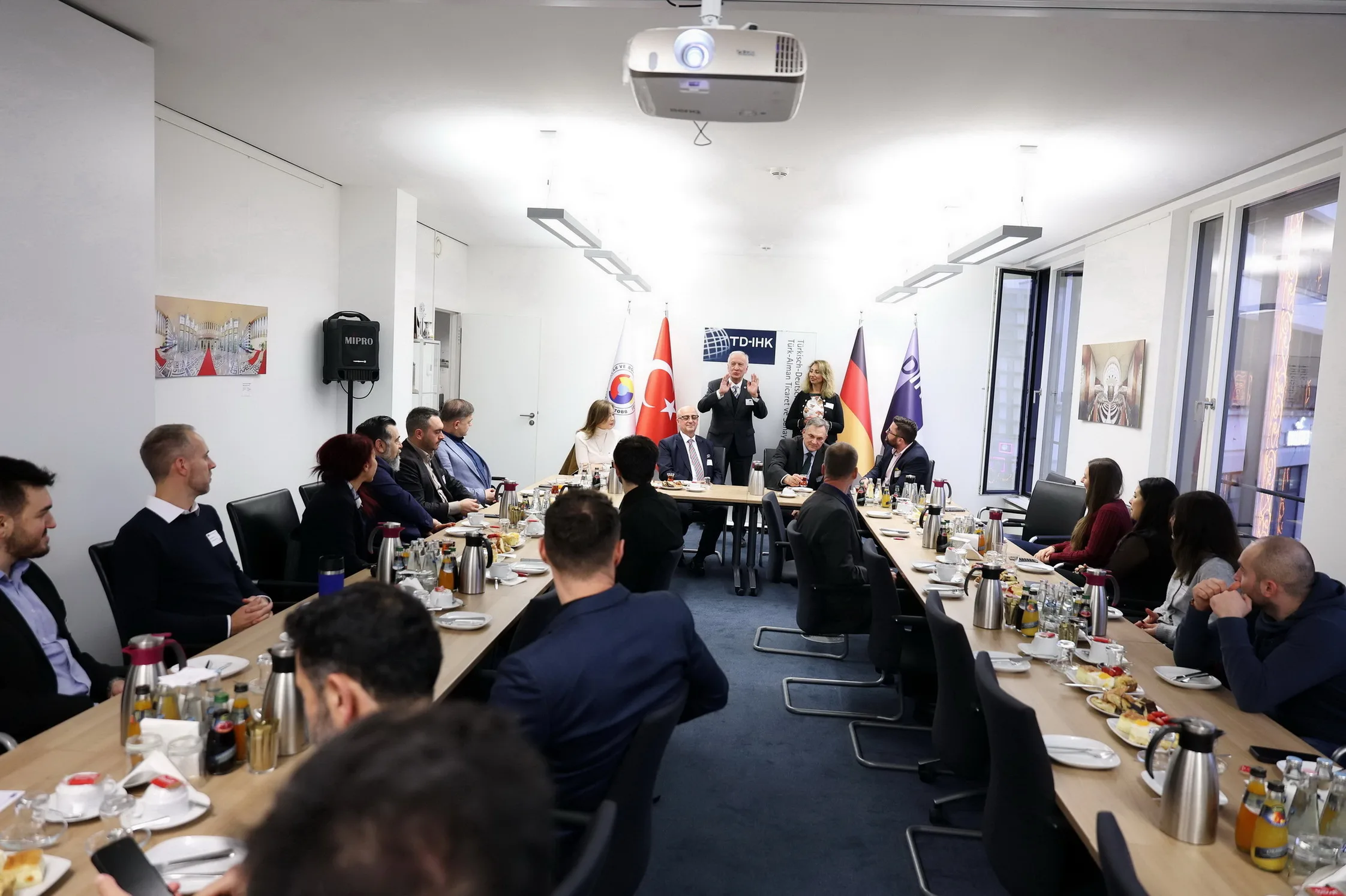 TD-IHK Berlin’de ‘Türkiye’ye Personel Görevlendirmeleri’ Masaya Yatırıldı