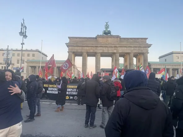 Berlin’de Suriye’deki Katliamlara Karşı Protesto Mitingi