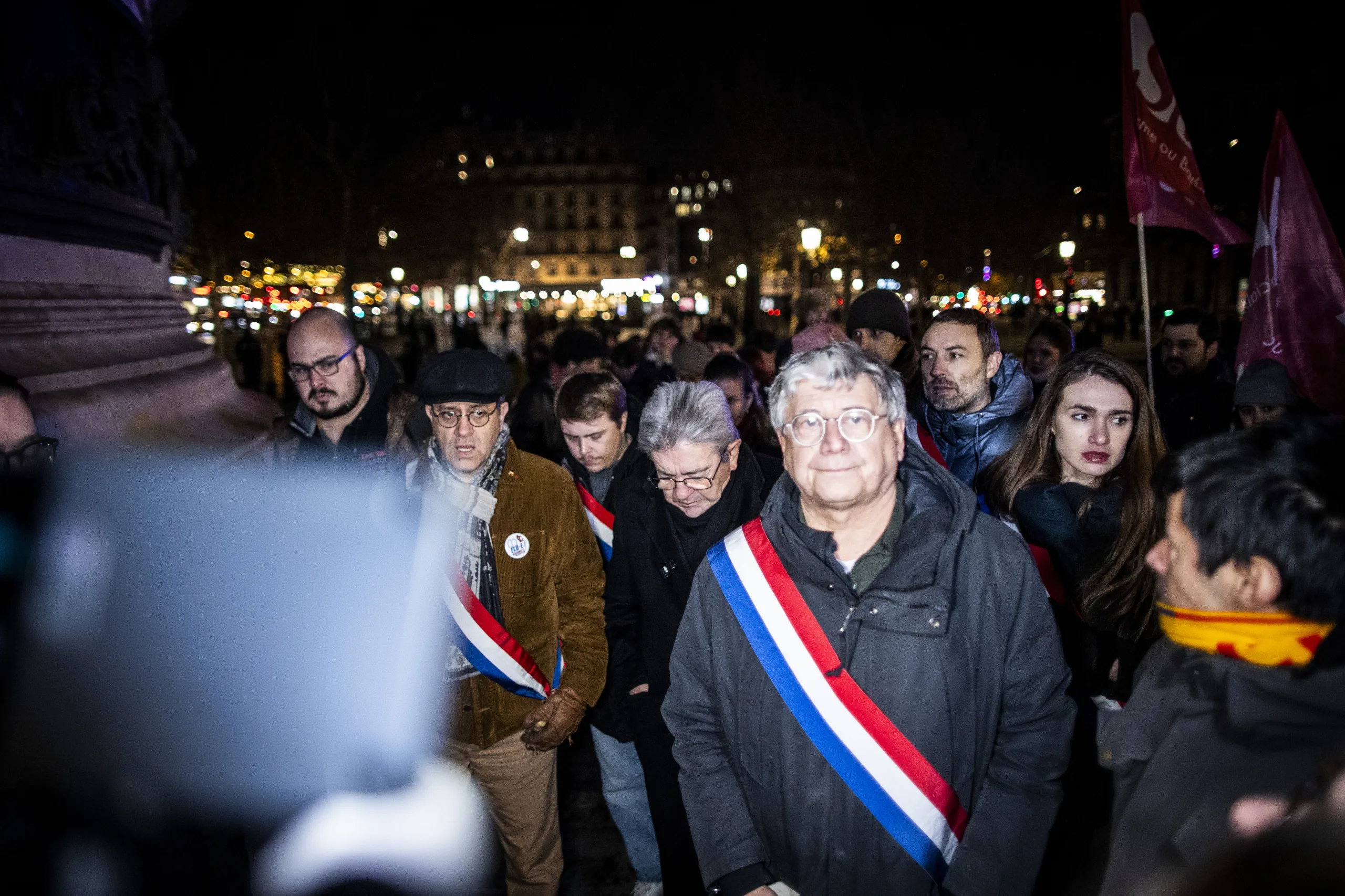 Paris'te Venezuela halkına destek gösterisi düzenlendi