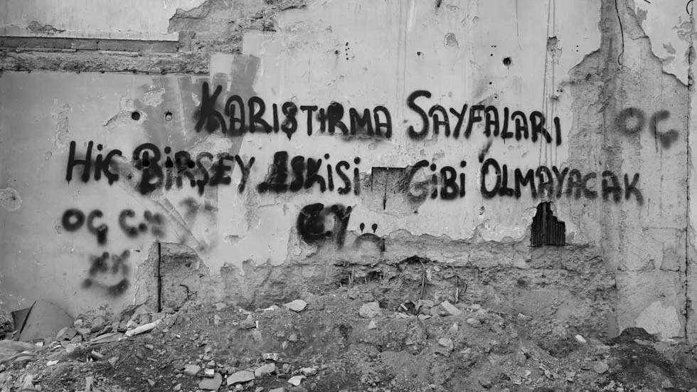Depremin İzinde: Gürcan Öztürk’ten Berlin’de Anlamlı Fotoğraf Sergisi