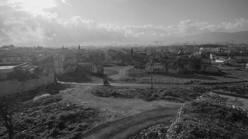 Depremin İzinde: Gürcan Öztürk’ten Berlin’de Anlamlı Fotoğraf Sergisi