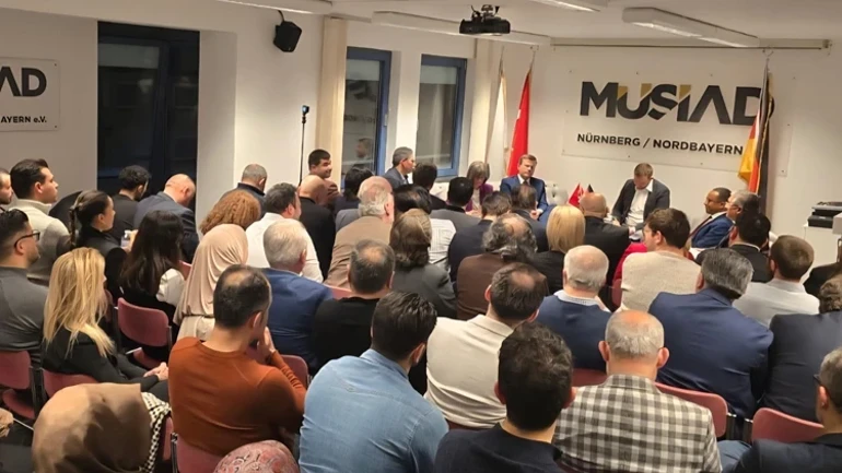 Nürnberg’de Belediye Başkan Adayları Seçim Öncesi Panelde Buluştu