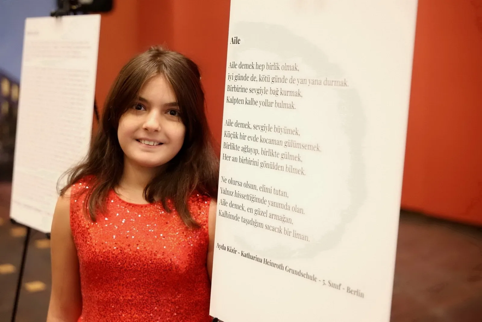Büyükelçi Turan`dan başarılı öğrencilere ödül