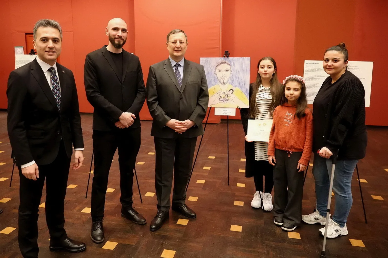 Büyükelçi Turan`dan başarılı öğrencilere ödül