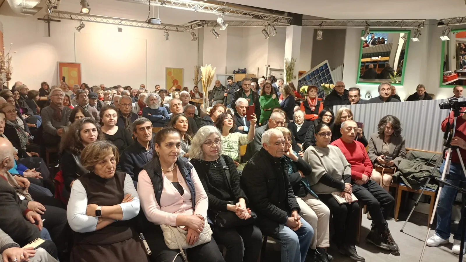 Duisburg’da Merdan Yanardağ ile Dayanışma Etkinliğine Yoğun Katılım