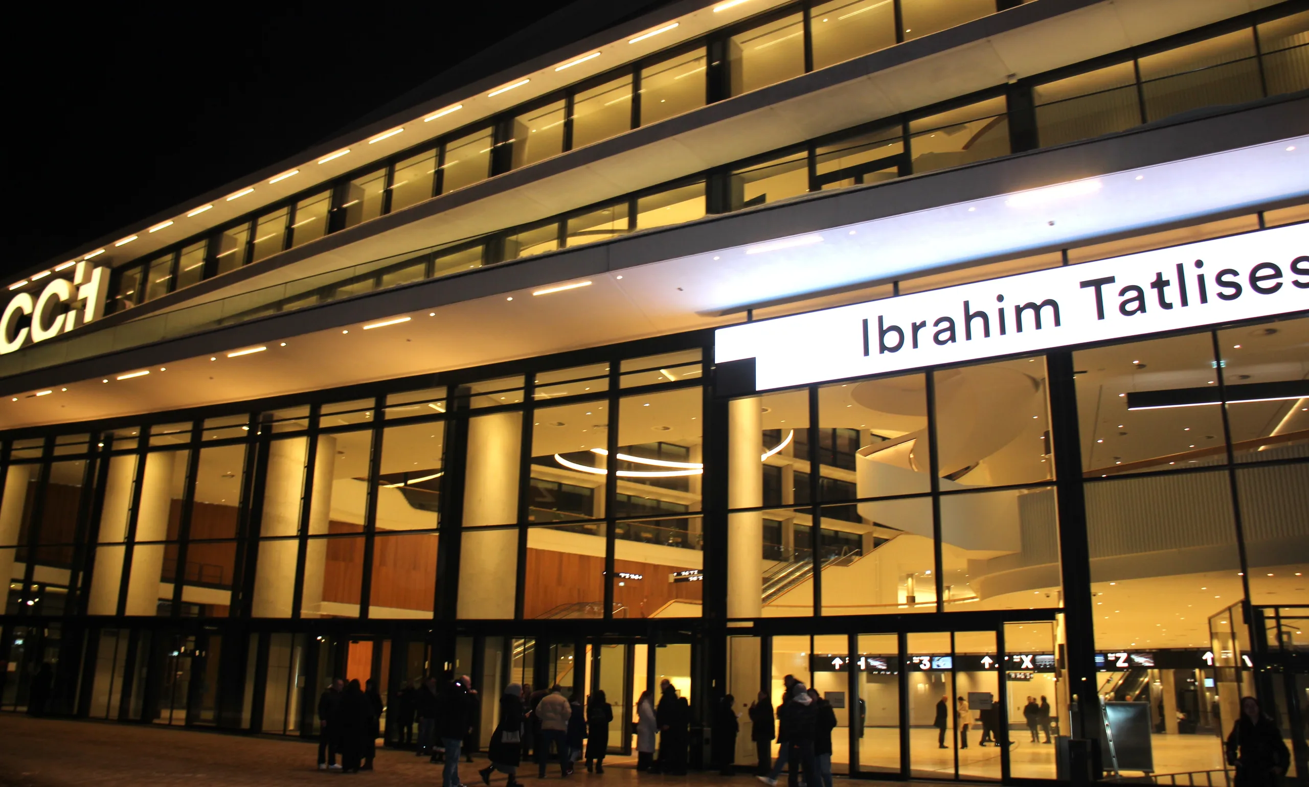 İbrahim Tatlıses Hamburg’da Hayranlarıyla Buluştu