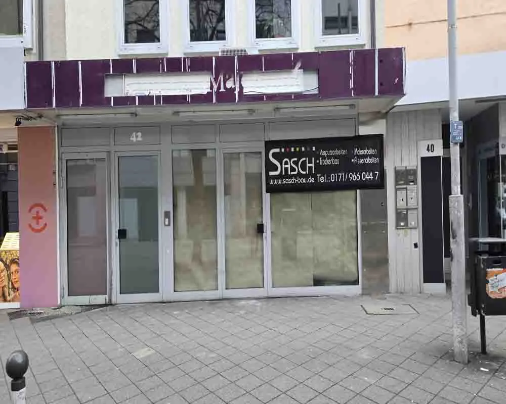 Nürnberg Merkezindeki Yaya Caddesinde Kepenkler Bir Bir İniyor