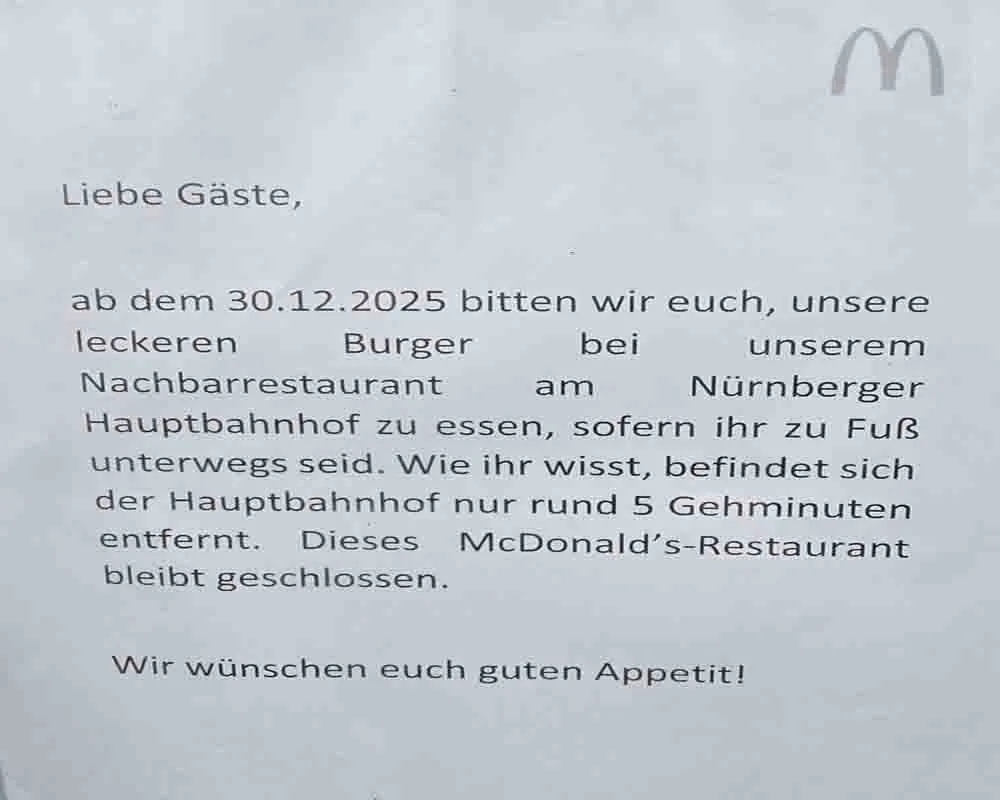 Nürnberg Merkezindeki Yaya Caddesinde Kepenkler Bir Bir İniyor