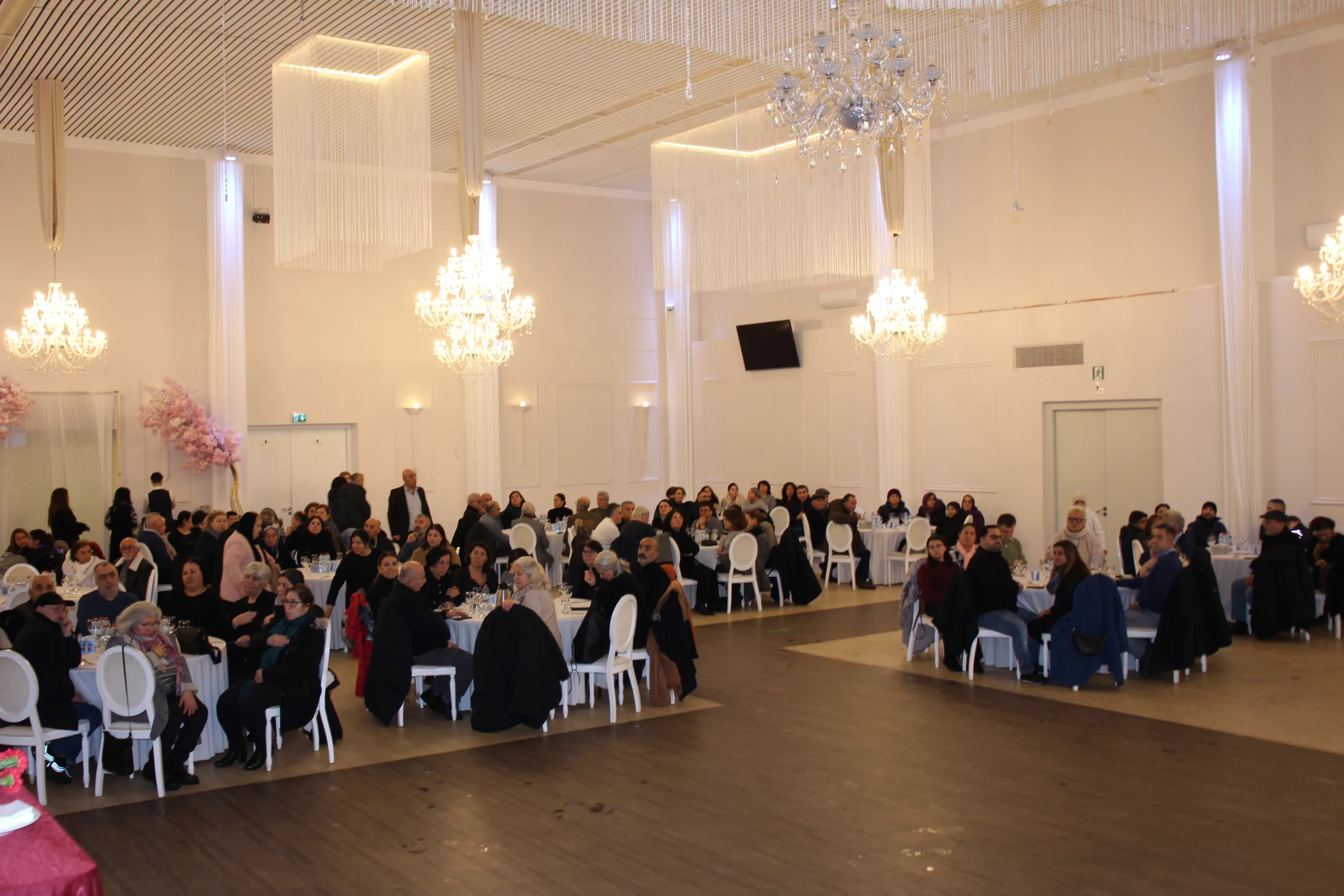 GÜZİDE KARA ANA’YA HAMBURG’DA 40 ERKÂNI: CANLAR HELALLİKLE UĞURLADI