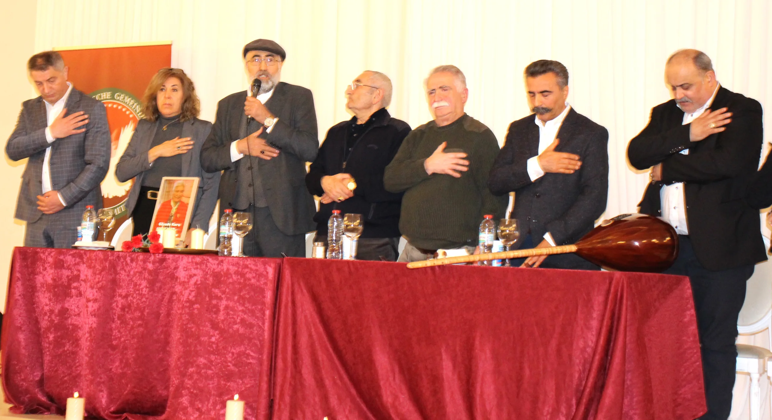 GÜZİDE KARA ANA’YA HAMBURG’DA 40 ERKÂNI: CANLAR HELALLİKLE UĞURLADI