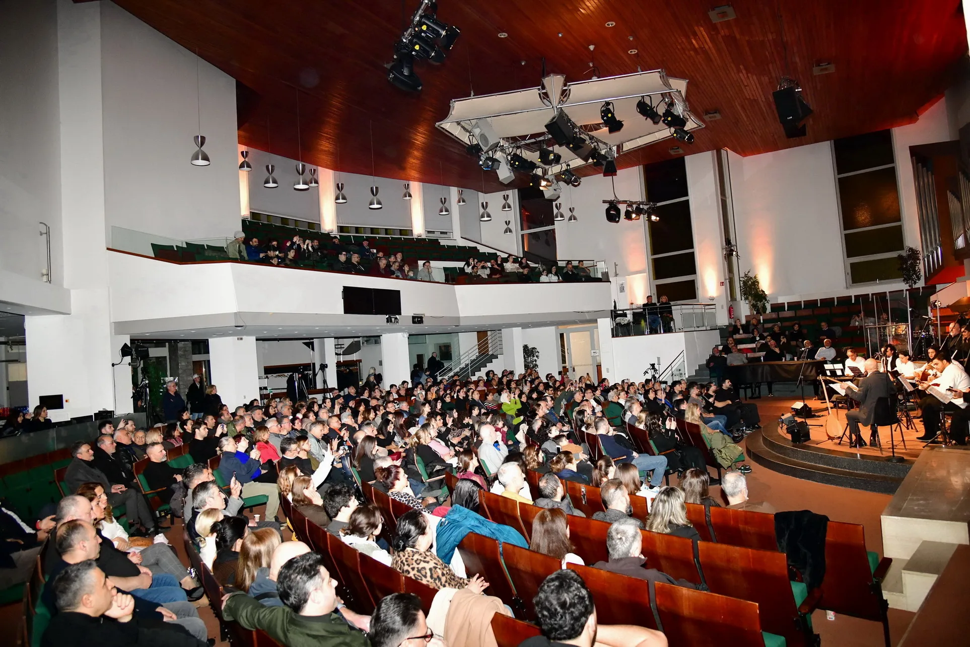 Berlin’de Cem Çelebi ve Korosundan Unutulmaz Konser