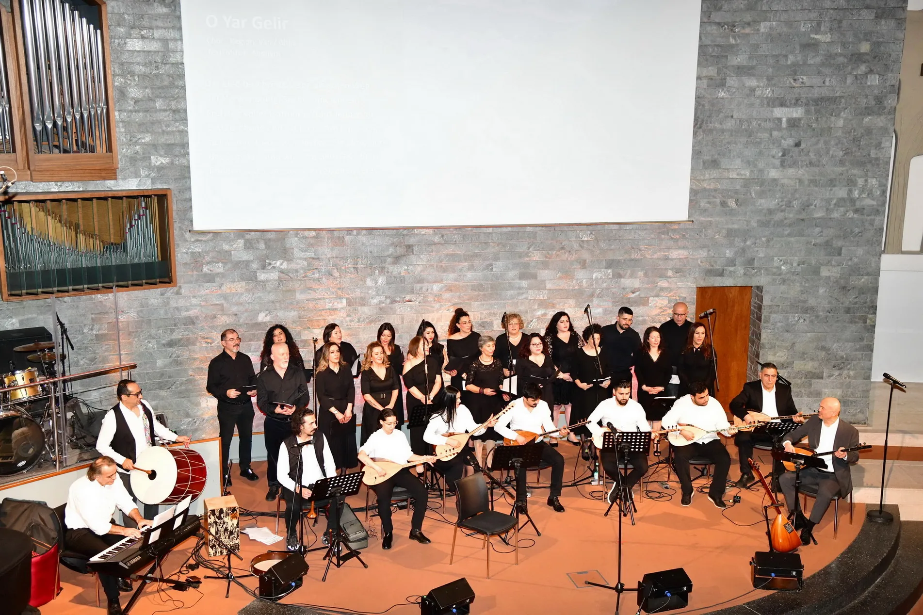 Berlin’de Cem Çelebi ve Korosundan Unutulmaz Konser