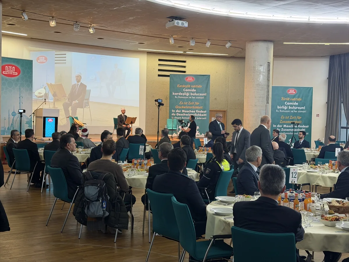 Almanya’da Türkler ve Almanlar birlikte iftar yaptı