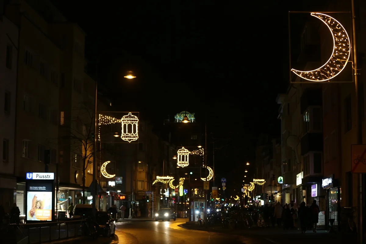 Almanya'da bazı şehirlerde ışıklarla süslenen caddeler ramazan boyunca aydınlatılacak