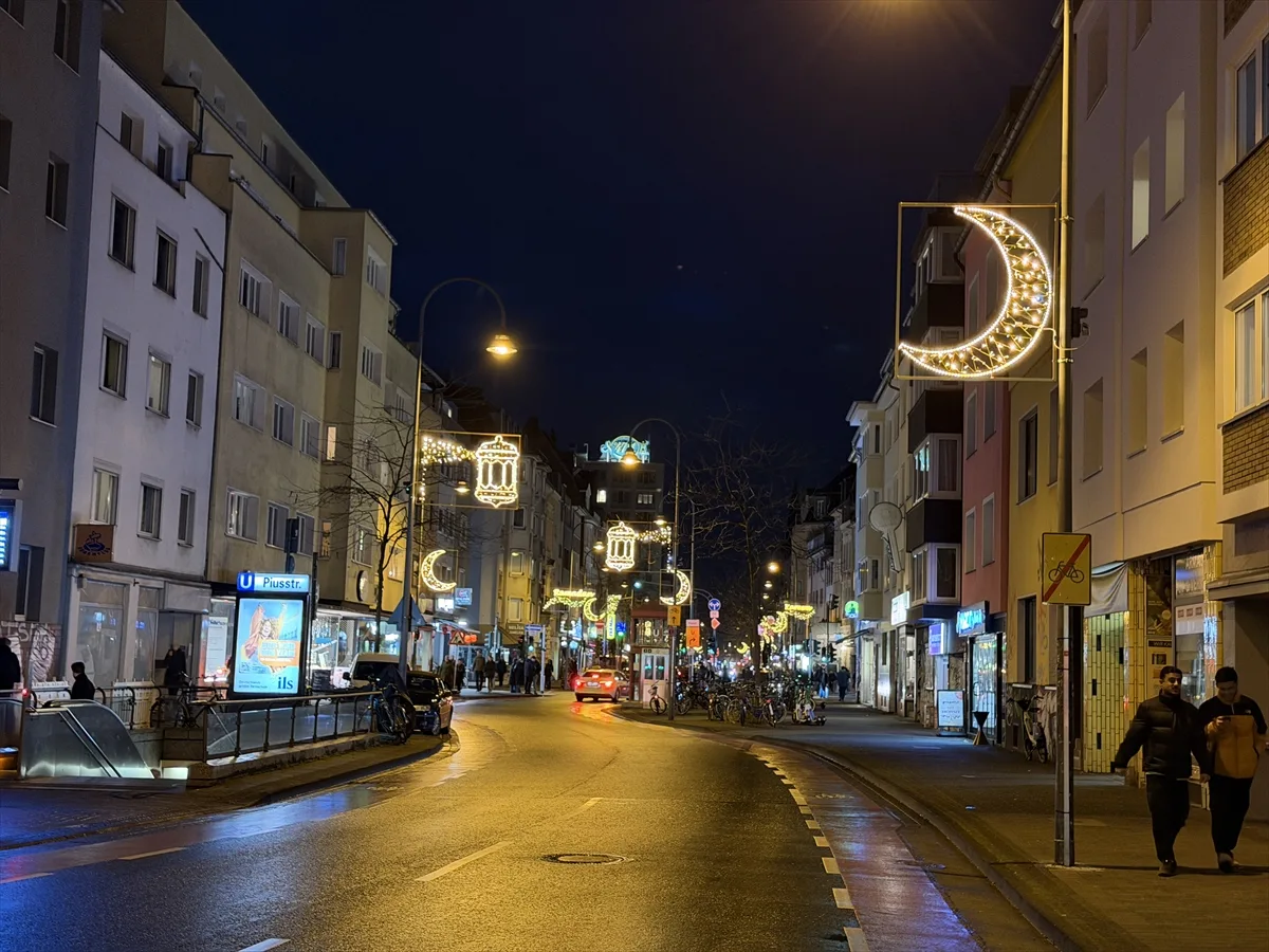 Almanya'da bazı şehirlerde ışıklarla süslenen caddeler ramazan boyunca aydınlatılacak