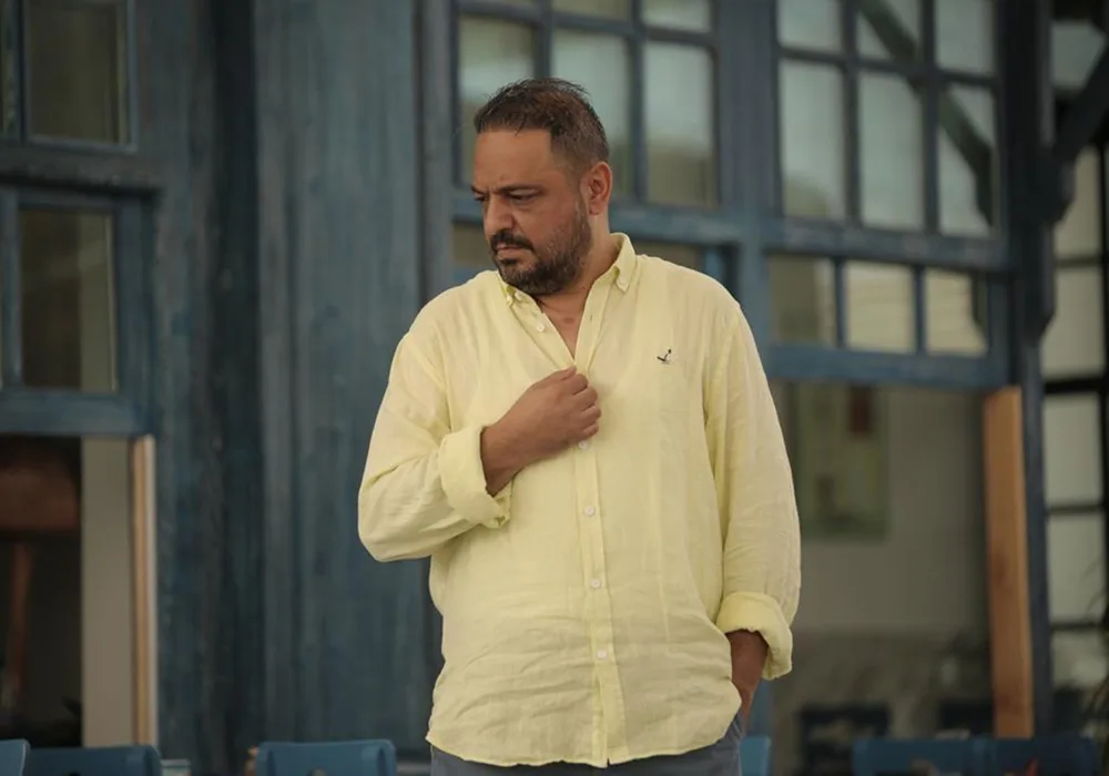 AYZER BÜYÜKER’DEN DUYGULARA DOKUNAN YENİ MAKSİ SINGLE: “MAZİ” TÜM DÜNYADA YAYINDA
