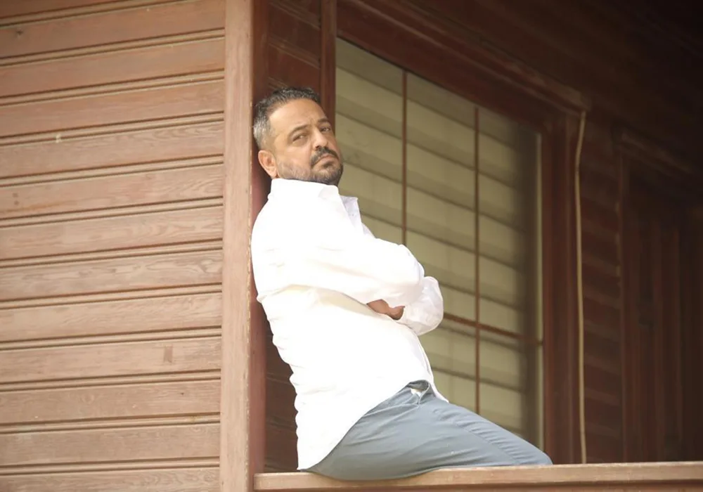 AYZER BÜYÜKER’DEN DUYGULARA DOKUNAN YENİ MAKSİ SINGLE: “MAZİ” TÜM DÜNYADA YAYINDA