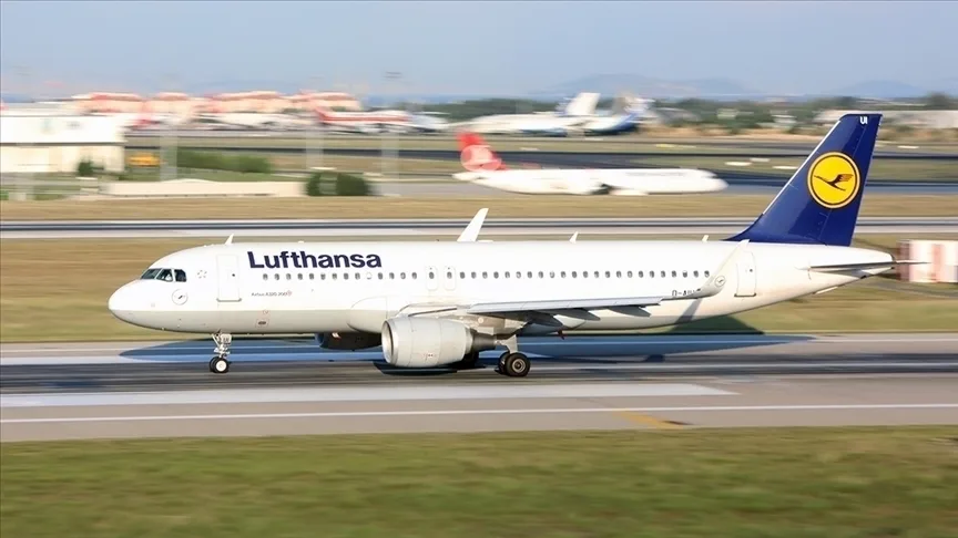 Münih Havalimanı'nda 500 yolcu Lufthansa uçaklarında sabahladı