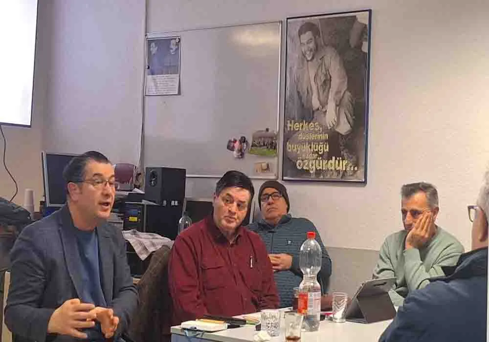 Duisburg’da Sol Kültürevi’nde 2026’ya Damga Vuran Politik Söyleşi