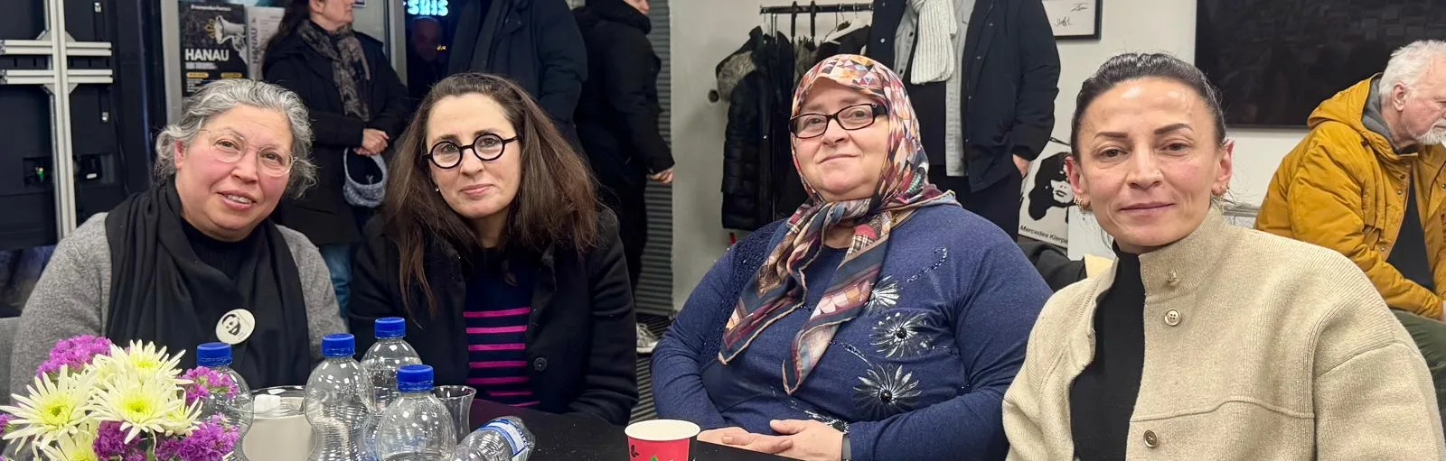 Hanau katliamını anma eylemlerinde direniş çağrısı