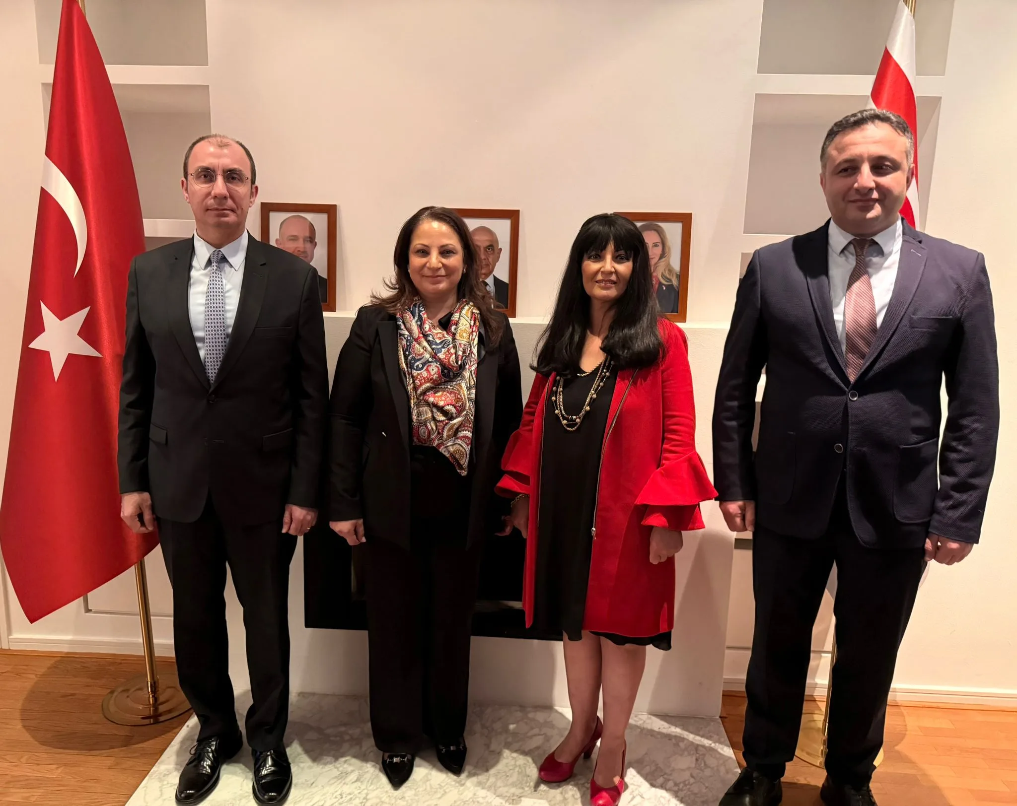 Berlin’de Anlamlı Tanıtım: “Uzay’ın Şairi Osman Türkay” Okurla Buluştu