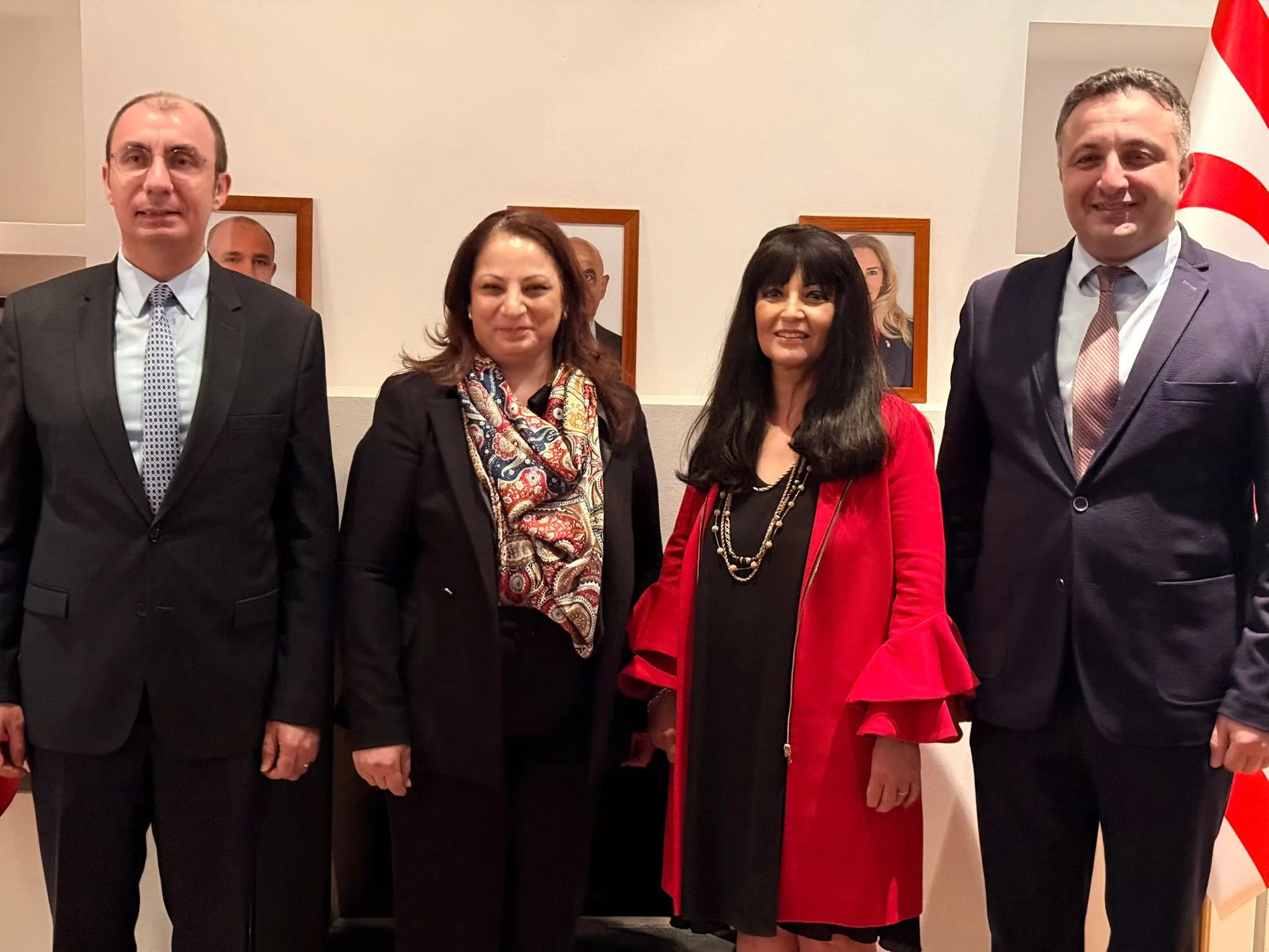 Berlin’de Anlamlı Tanıtım: “Uzay’ın Şairi Osman Türkay” Okurla Buluştu