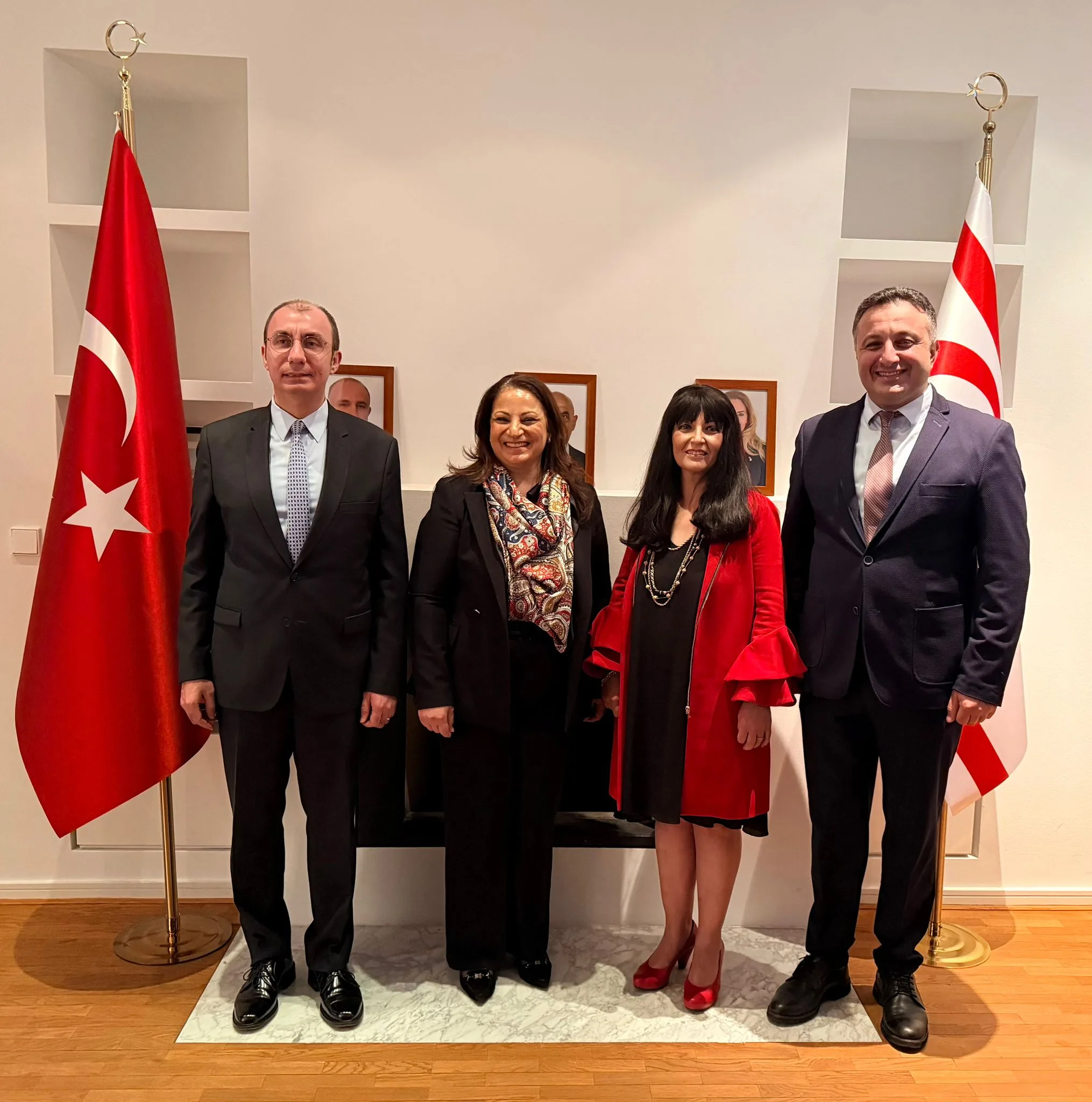 Berlin’de Anlamlı Tanıtım: “Uzay’ın Şairi Osman Türkay” Okurla Buluştu