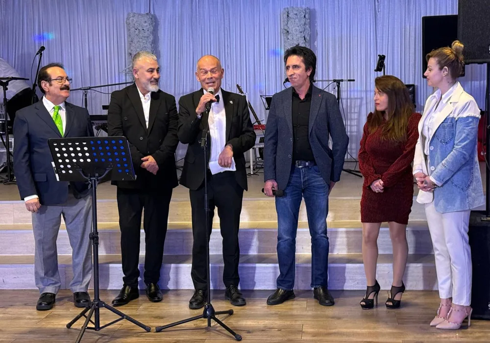 “Fırtınada Gençliğim” Görkemli Gala ile İzleyiciyle Buluştu