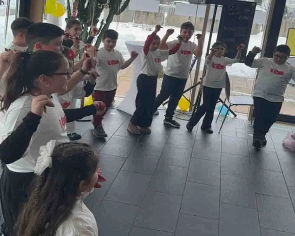 Weiden in der Oberpfalz’ta Türk Halk Oyunları ve Kültürü Festivale Damga Vurdu