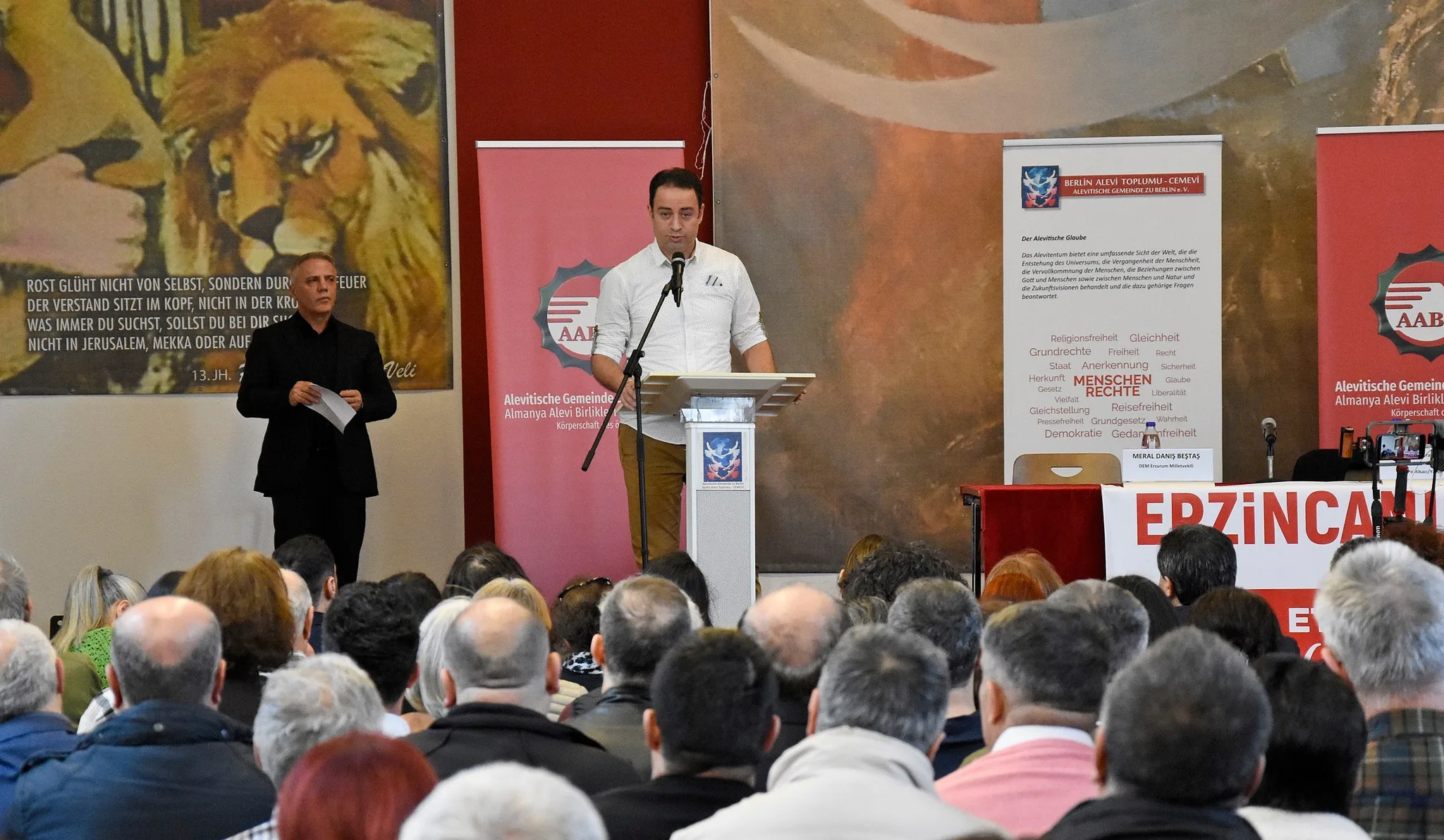 Berlin’de Kadınlar Sorunları ve Çözüm Yollarını Tartıştı