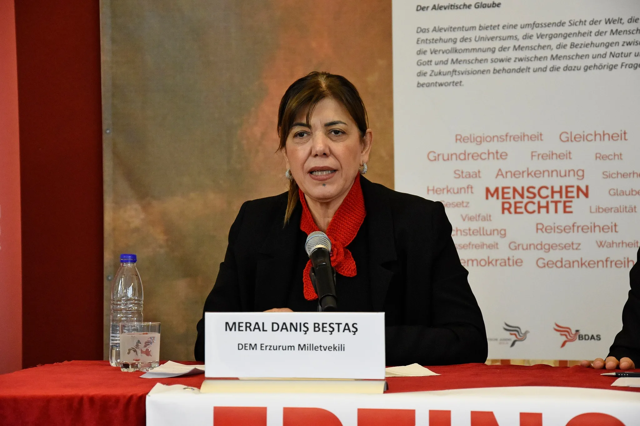 Berlin’de Kadınlar Sorunları ve Çözüm Yollarını Tartıştı