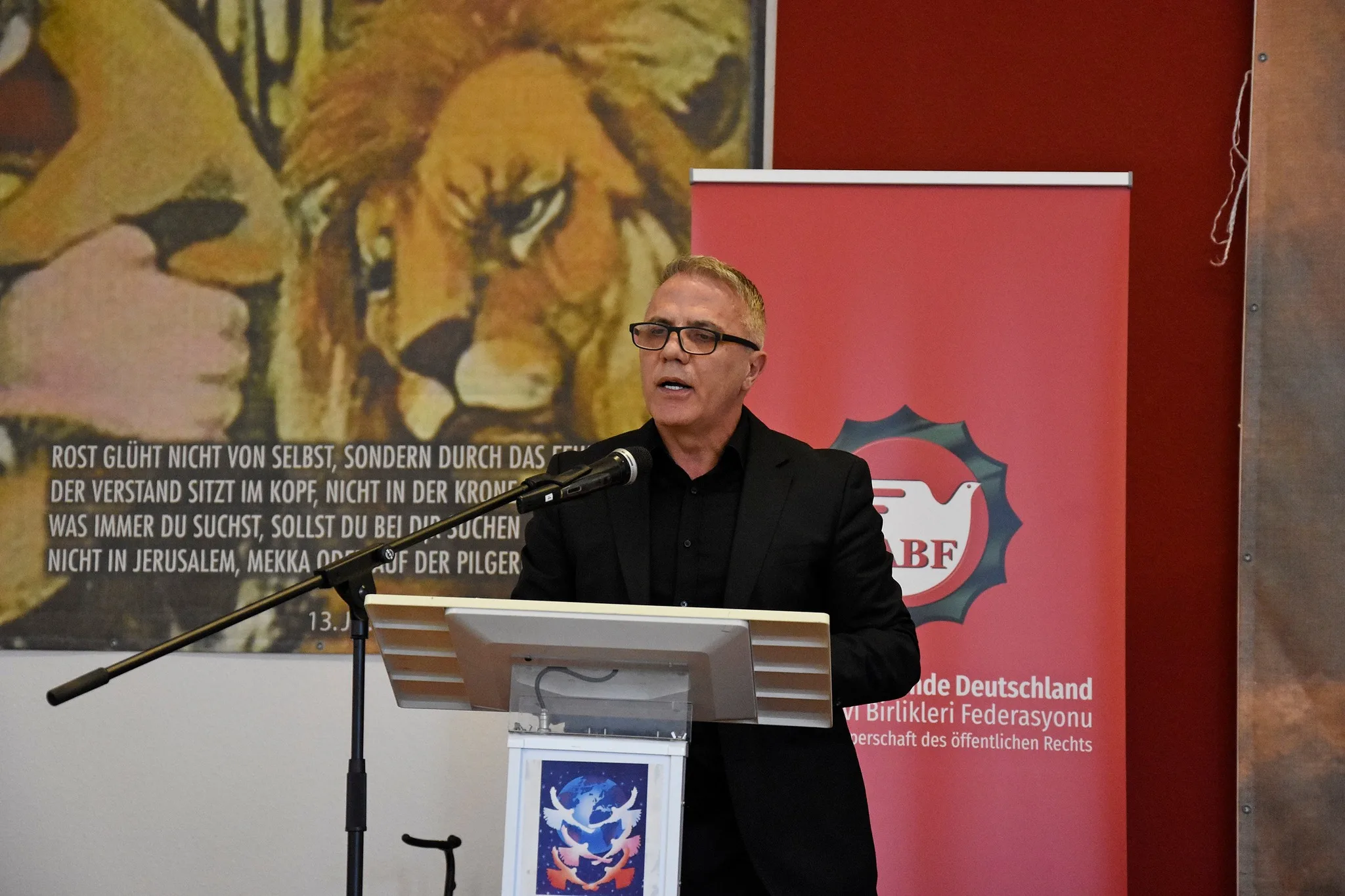 Berlin’de Kadınlar Sorunları ve Çözüm Yollarını Tartıştı