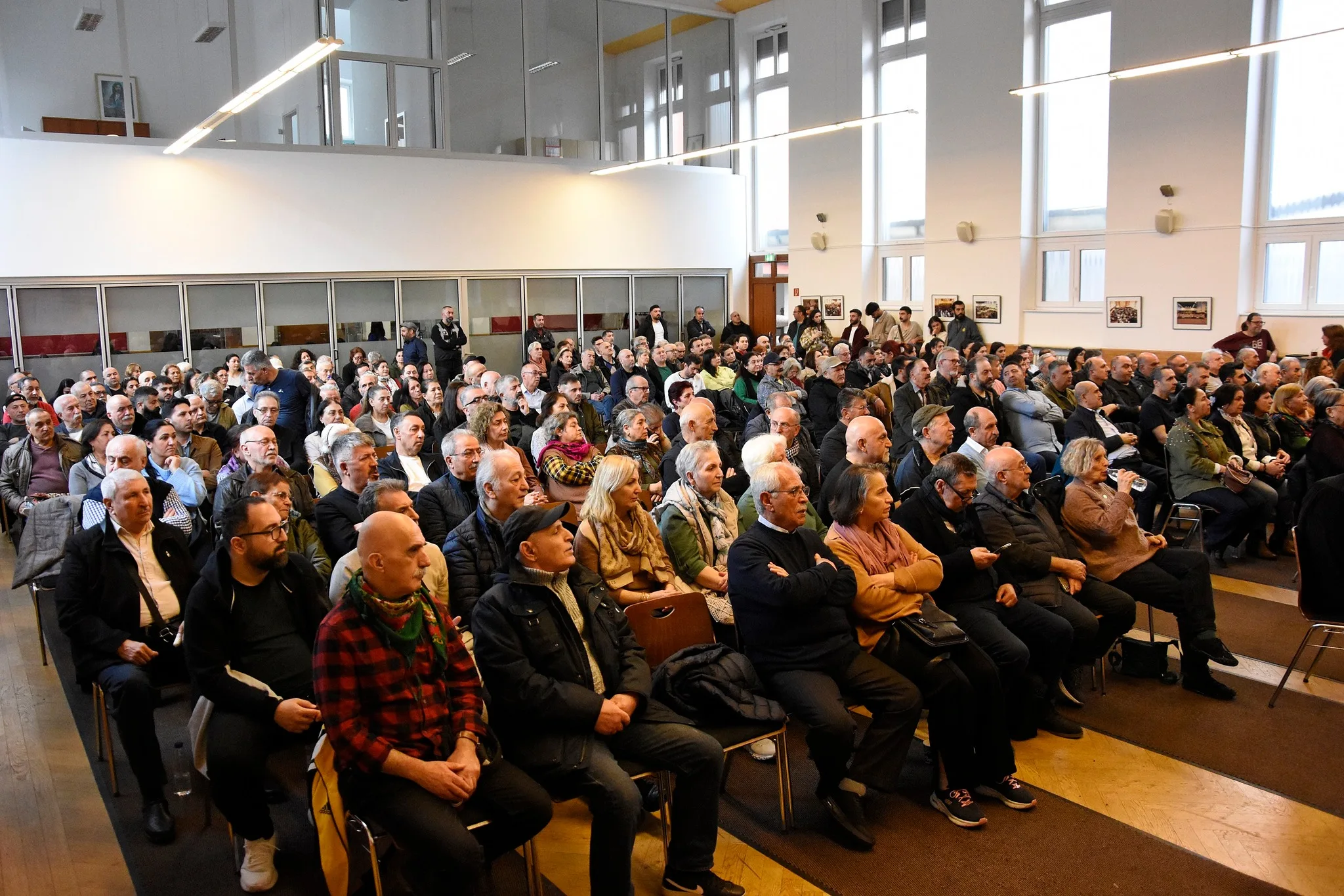 Berlin’de Kadınlar Sorunları ve Çözüm Yollarını Tartıştı