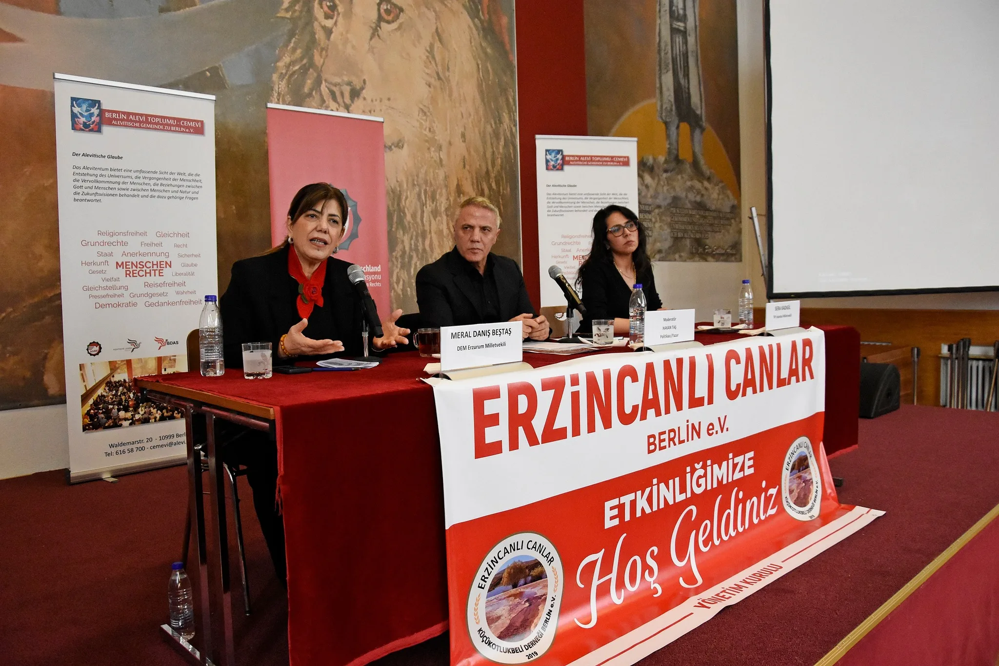 Berlin’de Kadınlar Sorunları ve Çözüm Yollarını Tartıştı