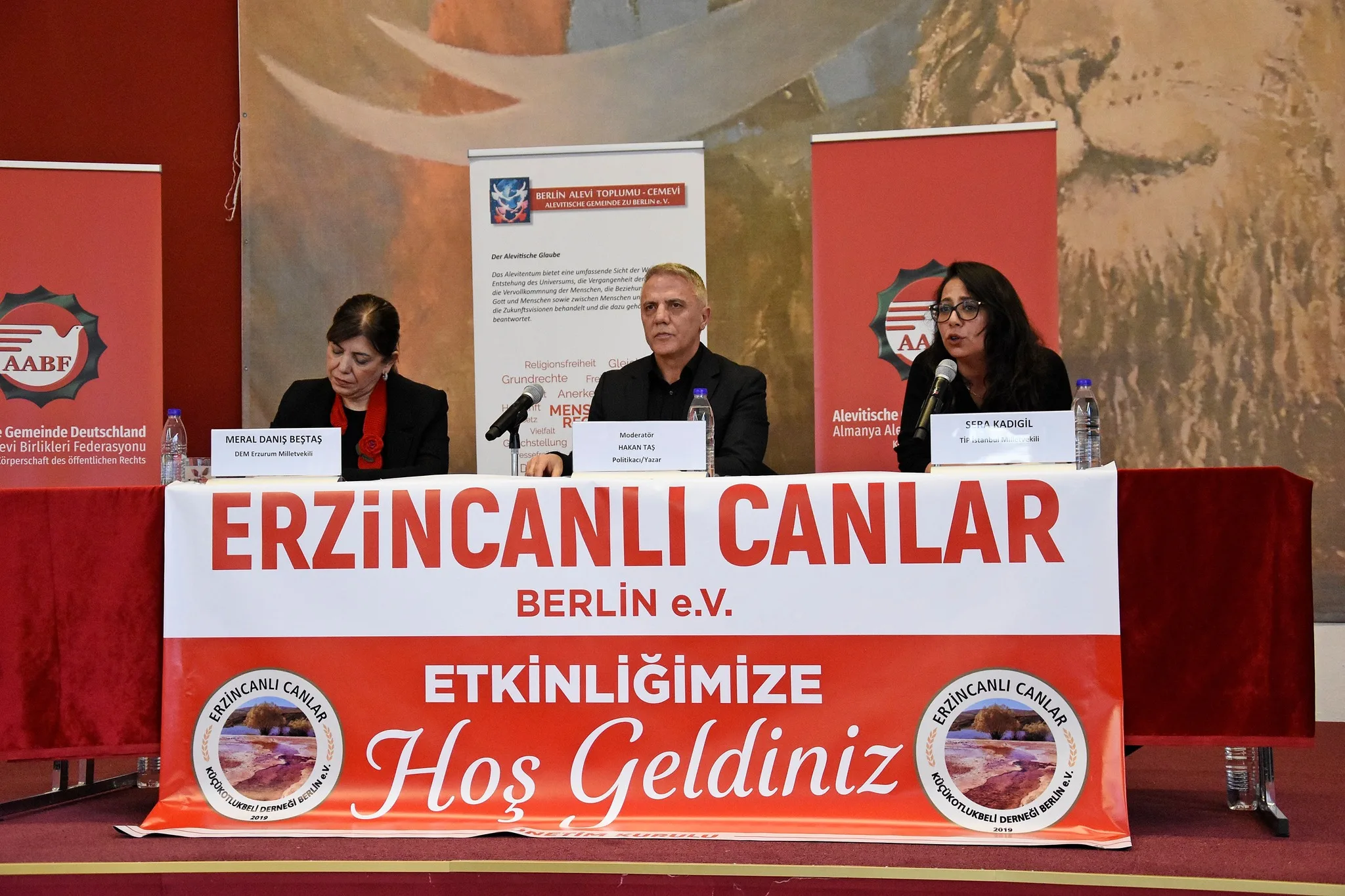 Berlin’de Kadınlar Sorunları ve Çözüm Yollarını Tartıştı
