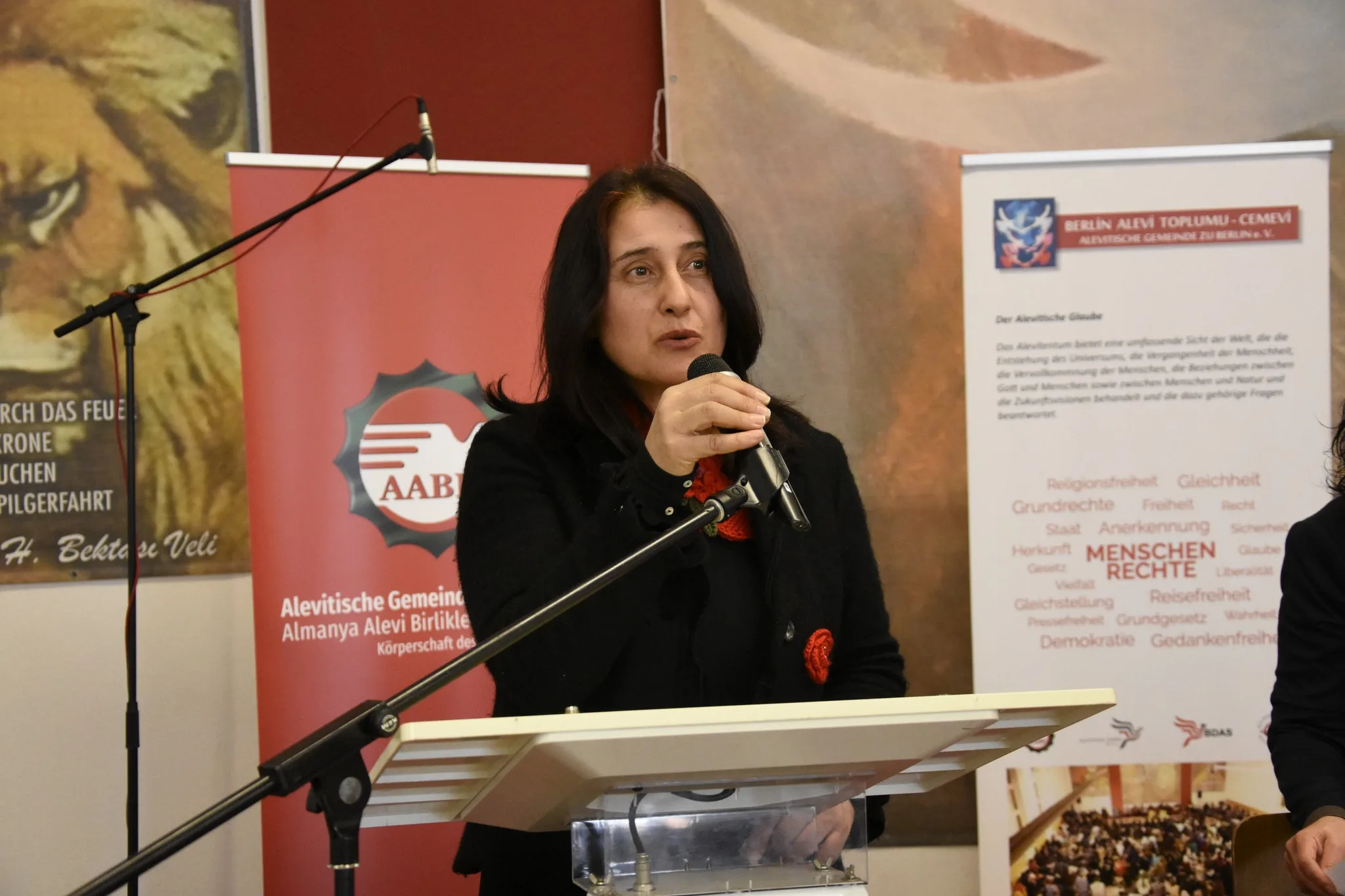 Berlin’de Kadınlar 8 Mart’ta BAT Cemevi’nde Buluştu