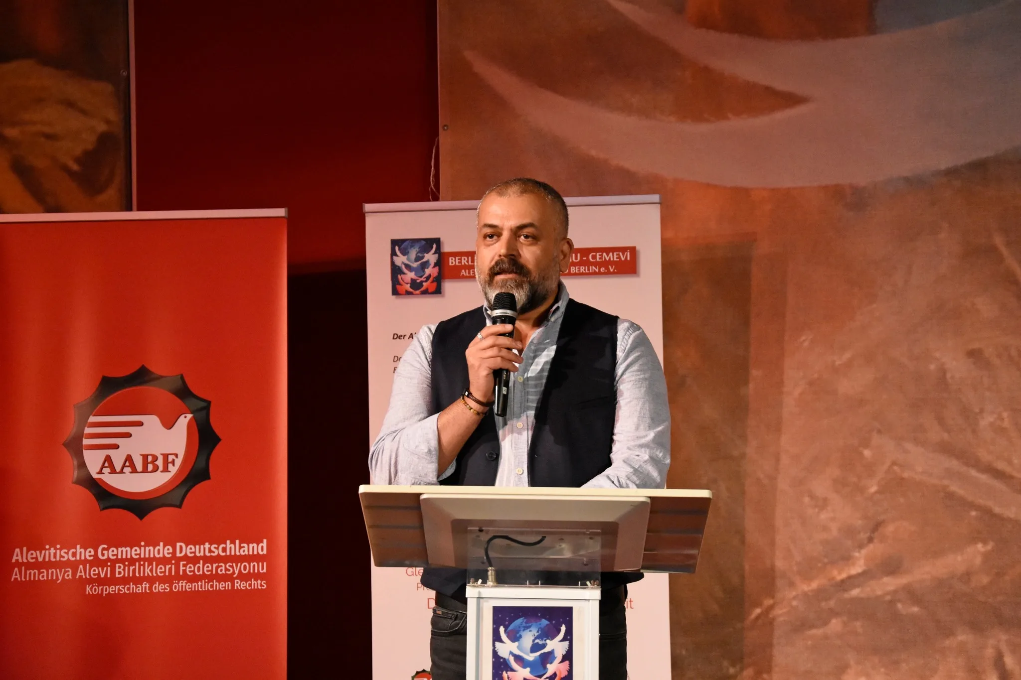 Berlin Cemevi’nde Alevi Deyiş ve Nefesleri Yankılandı